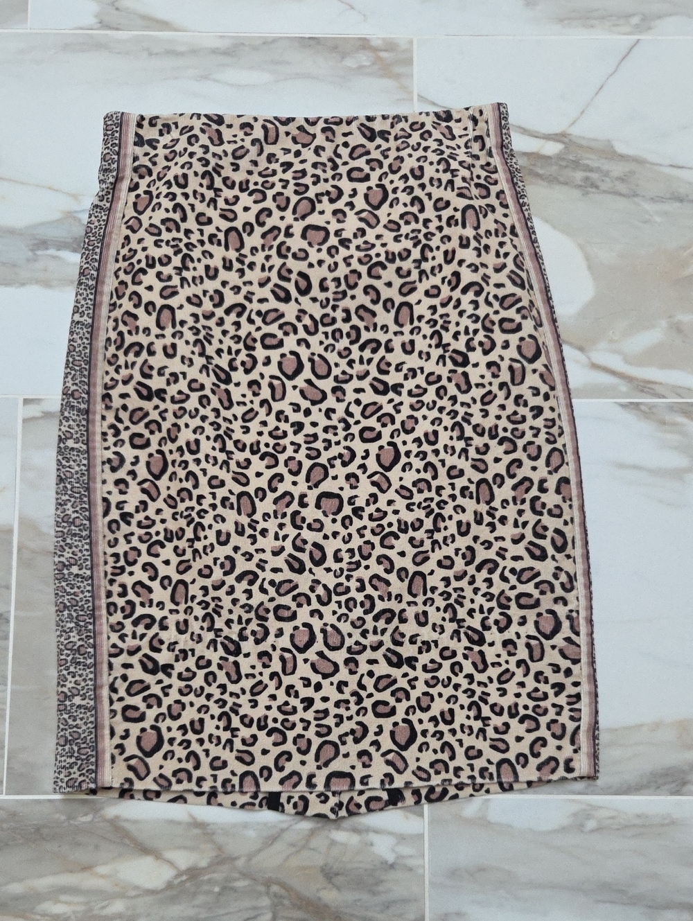 NWOT Gretchen Scott Designs Beige Leopard Print Pencil Skirt with Black Spots